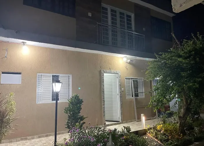 Confortável loft 4,ar, Wi-Fi, TV, 400m UNIG